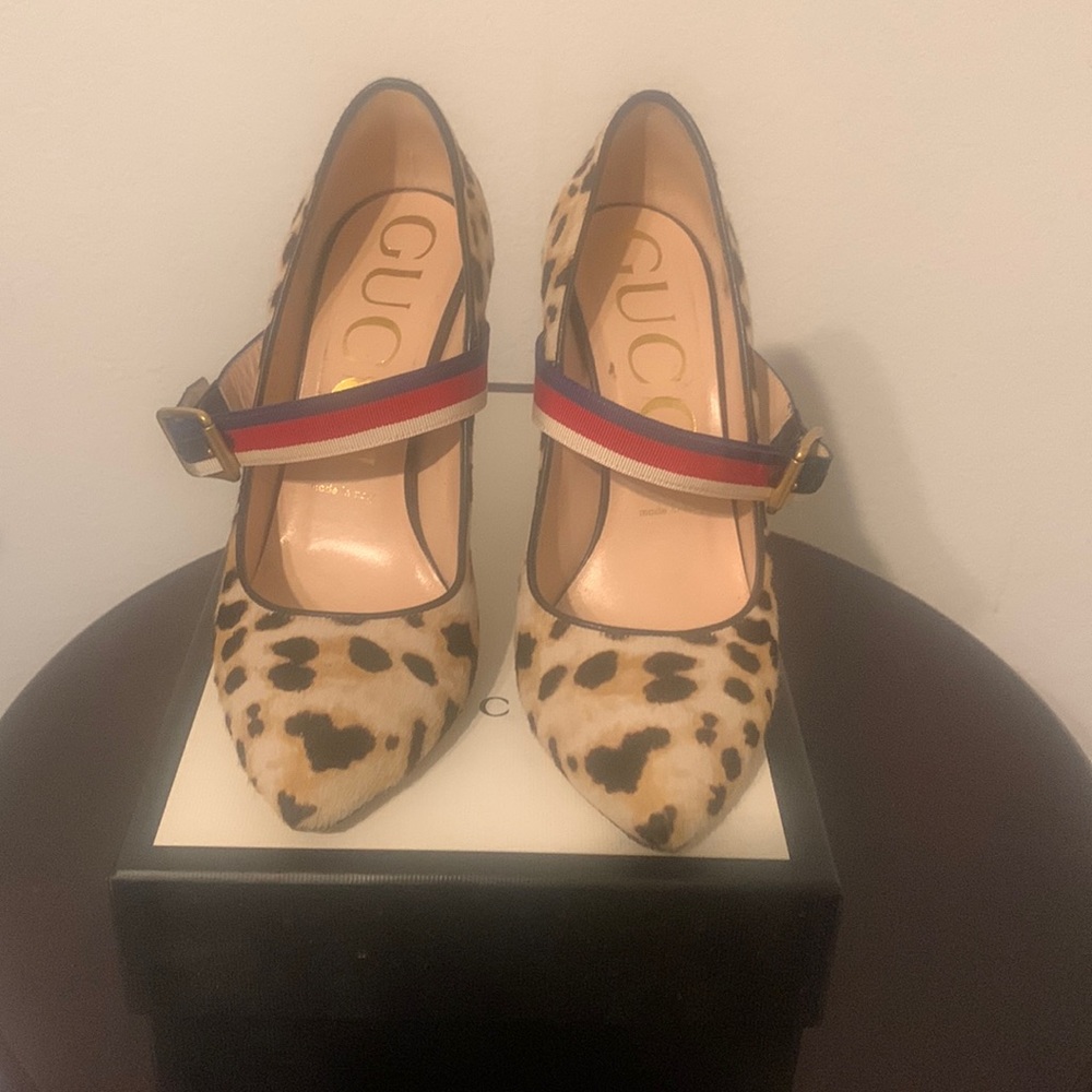 Beautiful pre-loved animal print Gucci heels!